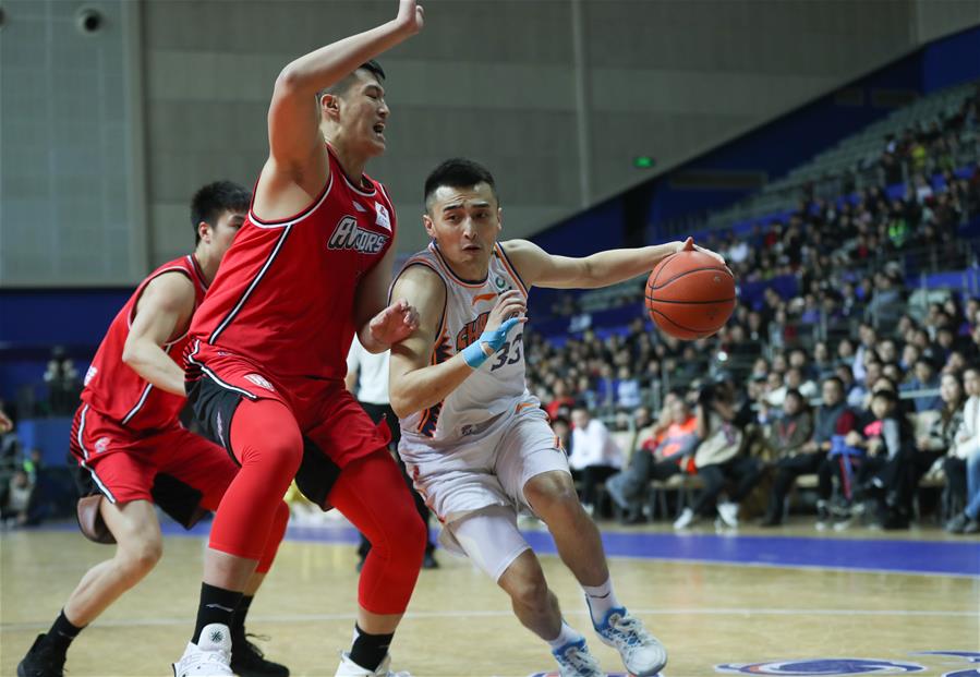  上海久事双外援合璧击败深圳马可波罗