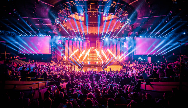  电竞舞台群星璀璨演绎精彩对决