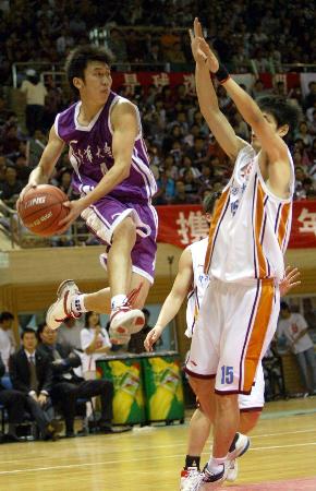  大学生篮球超级联赛，北大战胜清华夺冠