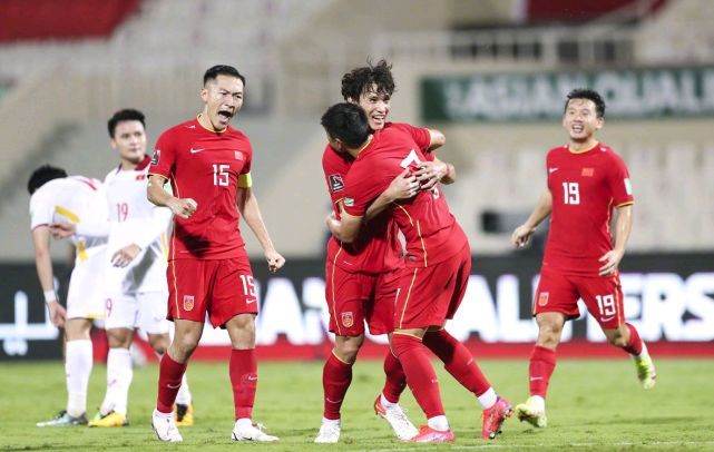  国足世预赛关键战惜败韩国队