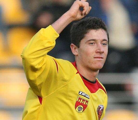  莱巴金娜发球上网战术制霸赛场