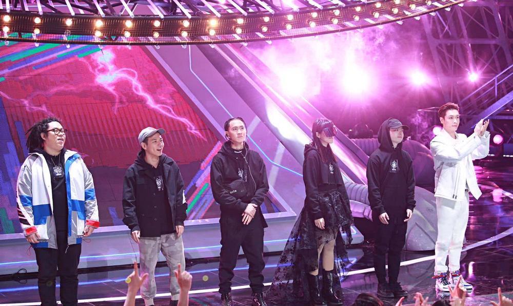  电竞新秀崭露头角惊艳全场观众