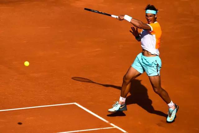 布斯塔红土场地展现泥地之王本色